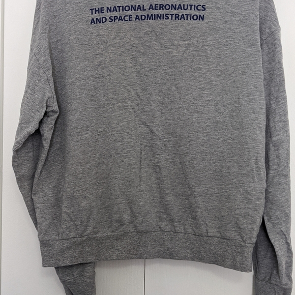 Hm divided NASA long sleeve gray top Junior large - Picture 5 of 5